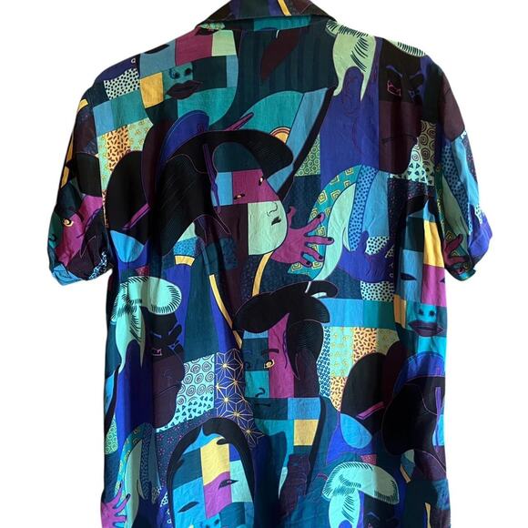 Chico’s Design 100% Silk Art Print Button Top | Abstract Faces Shirt | Size 1 - Picture 2 of 4